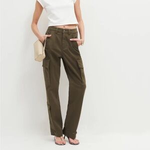 Reformation Bilijana Relaxed Cargo Pants in Dark Olive. Size 29.